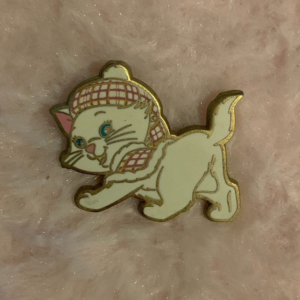 Disney Marie pin